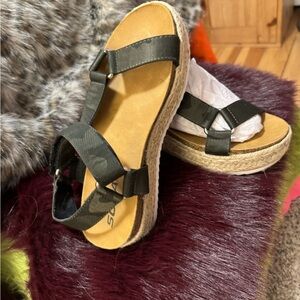 SODA Camo Platform Sandals – Casual Cool Girl Energy – Size 7